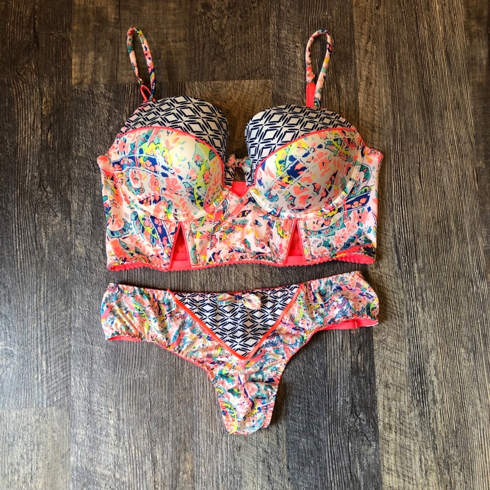 Victoria’s Secret lingerie Set 34D Small